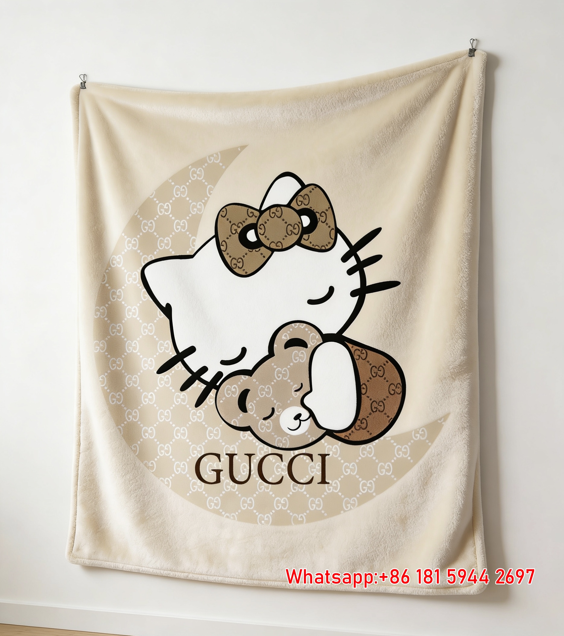 Luxury Gucci-Inspired Minnie Mouse Flannel Sofa Throw Blanket for Wall Decor IMG_4722
